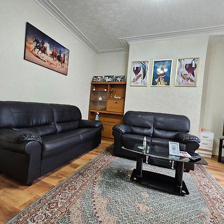 Spacious Two Bedroom House, Parking And Wifi Leeds  Exterior foto
