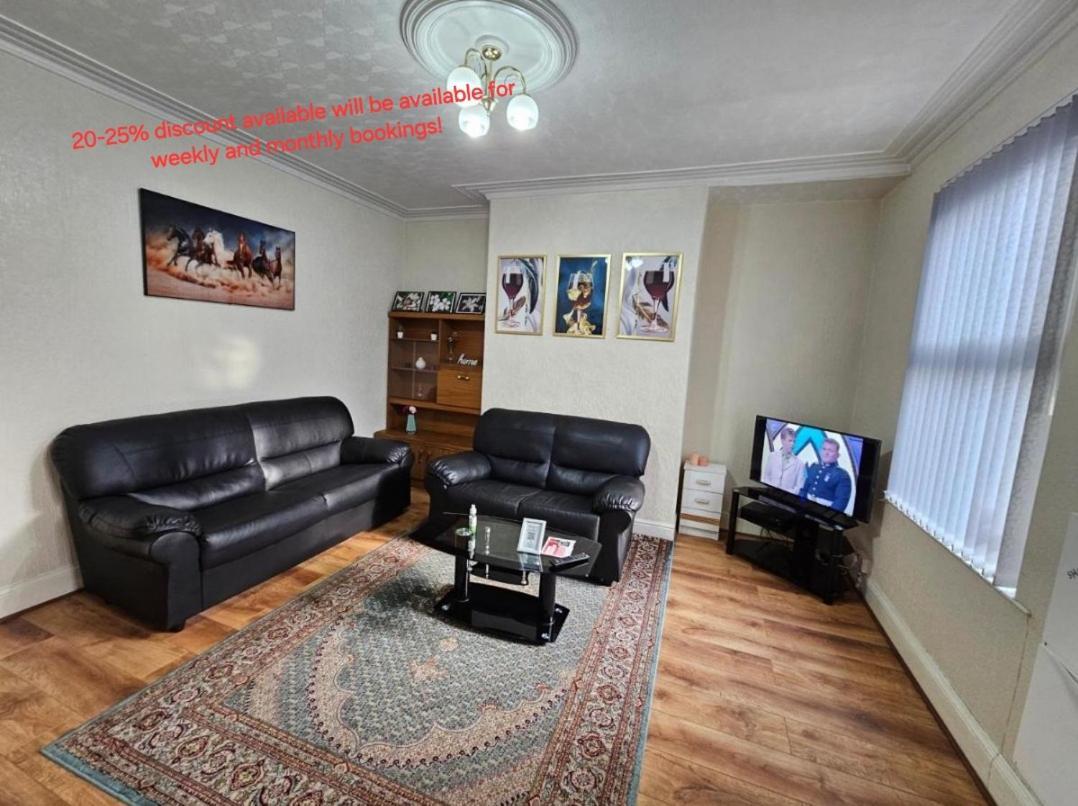 Spacious Two Bedroom House, Parking And Wifi Leeds  Exterior foto